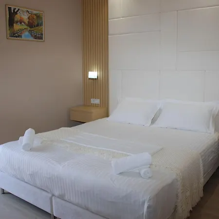 فندق Strora 4*