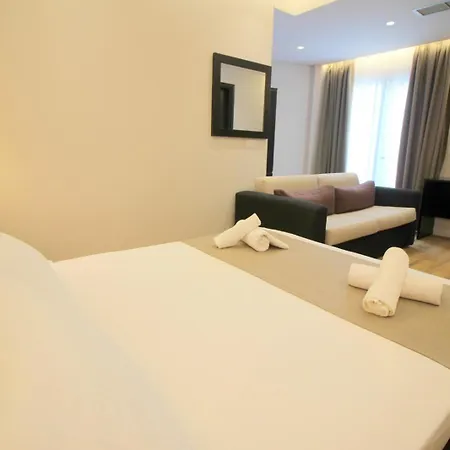 فندق Strora 4*