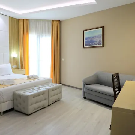 فندق Strora 4*