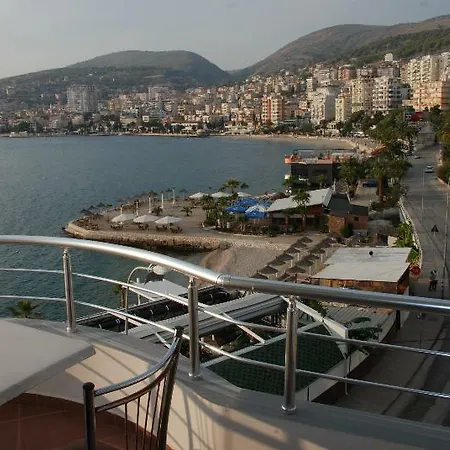 فندق Strora 4*